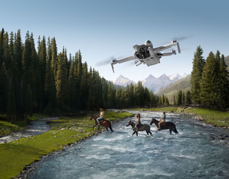 DJI Løfter Droneteknologi til Nye Høyder med Lanseringen av Mini 4 Pro